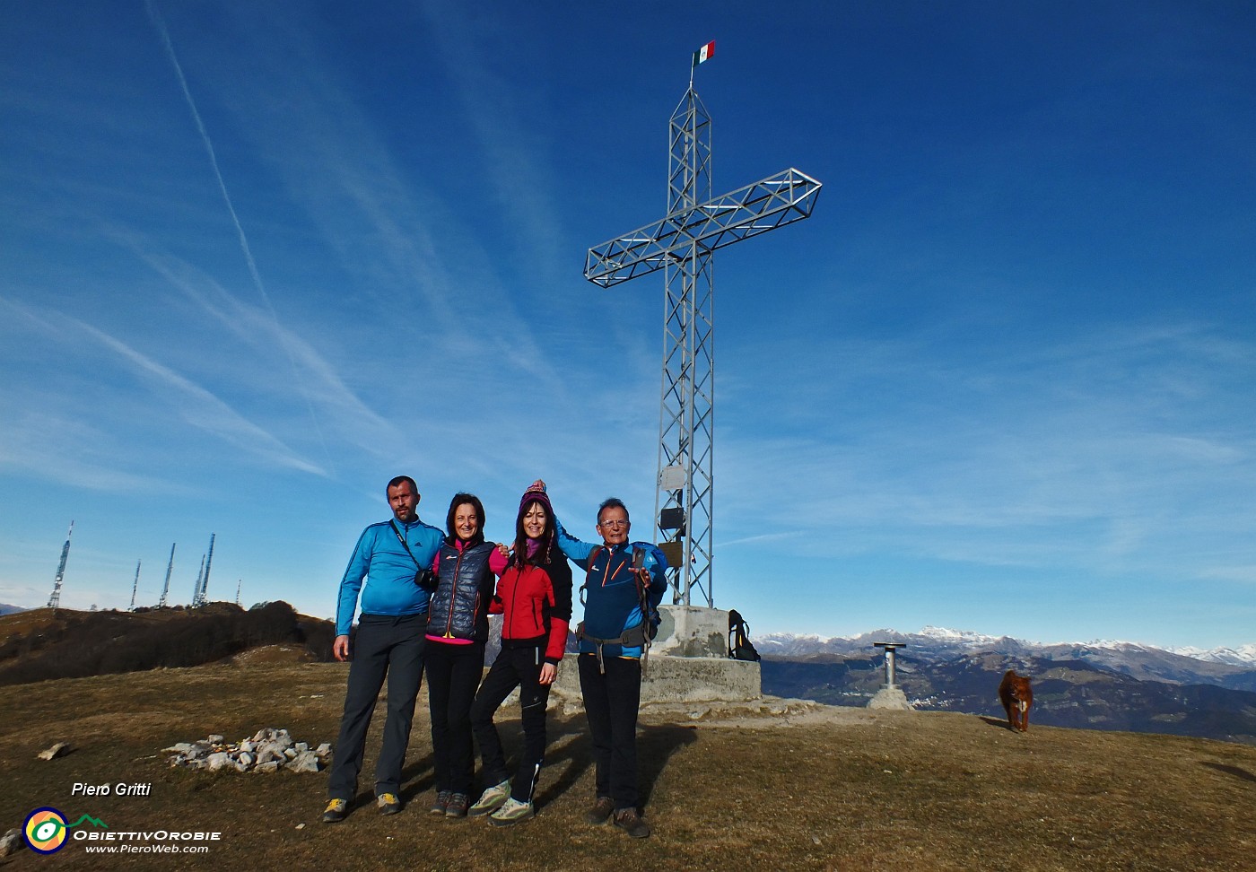 49 Alla croce di vetta del Linzone (1392 m).JPG